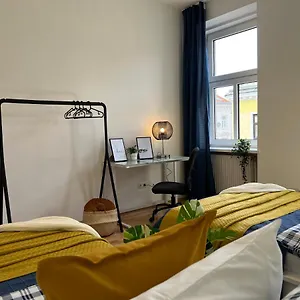 Apartment Away From, Wien